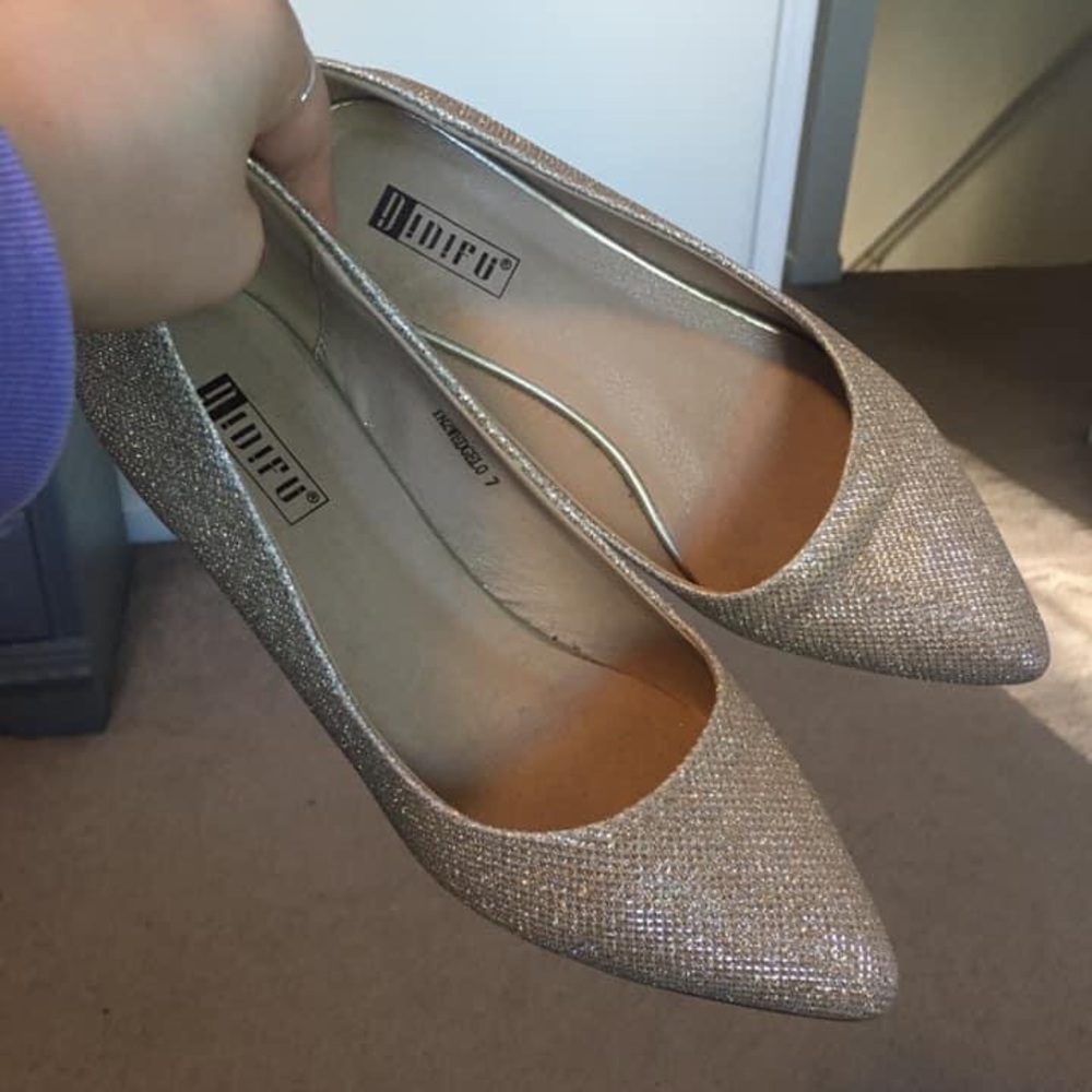 Gold pointed toe wedges size 7